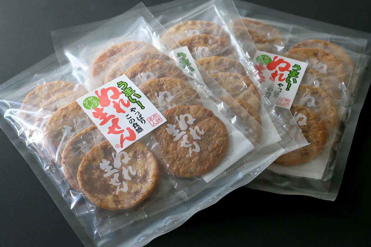 ぬれ煎餅のパッケージ写真（撮影：(株)三喜屋）